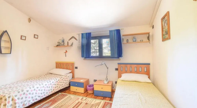 Stunning Home in Caprino Veronese With Wifi and 4 Bedrooms