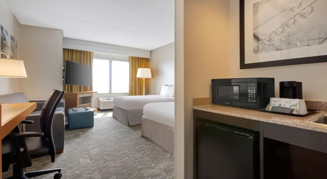 Люкс Fairfield Inn & Suites by Marriott Newark Liberty International Airport