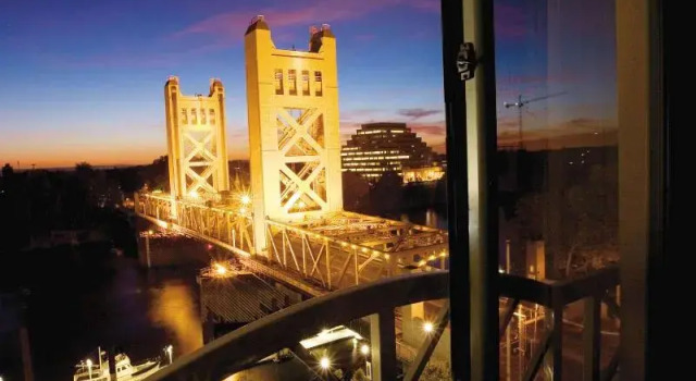 Номер Standard Embassy Suites by Hilton Sacramento Riverfront Promenade