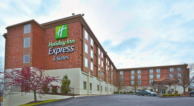 Четырёхместный номер Standard Holiday Inn Express and Suites Pittsburgh West Mifflin by IHG