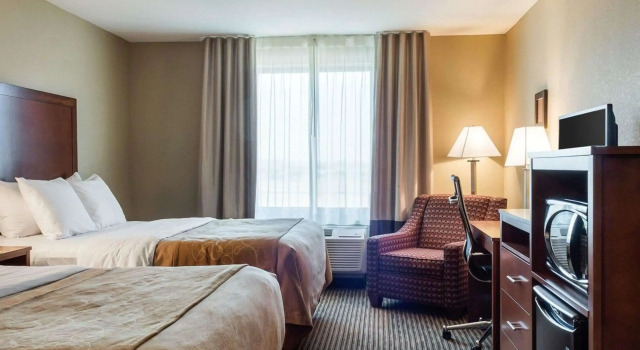 Четырёхместный номер Standard Comfort Inn & Suites Watford City