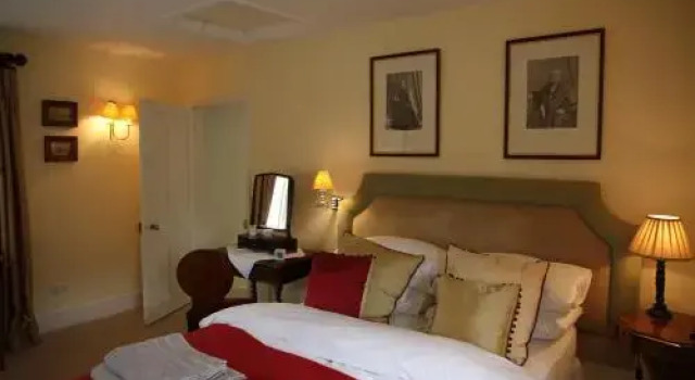Highbridge House, Book Hotel Hoteller i Towcester med parkering, Parkering