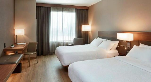 Четырёхместный номер Standard AC Hotel by Marriott Cincinnati at The Banks