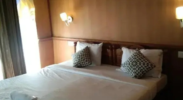 Royal Riviera houseboats, Забронировать Отель Отели штата Кералы с парковкой, Парковка
