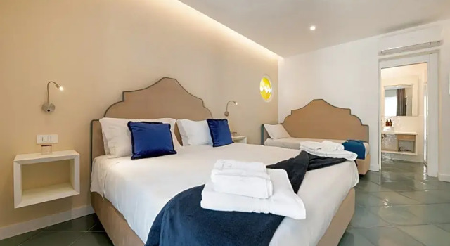 Полулюкс Hotel Sorrento City
