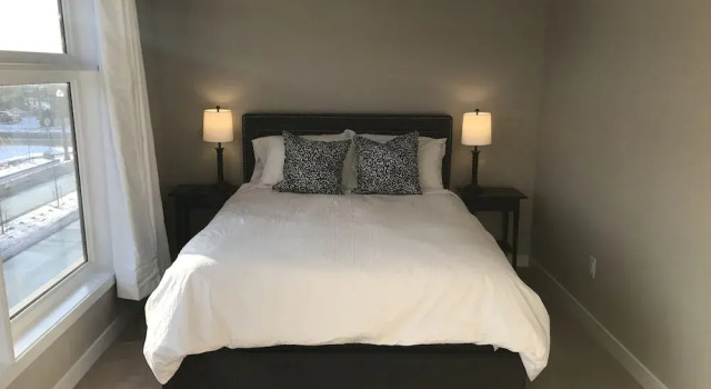Upscale Lake View Town Home, Varaa Hotelli  
