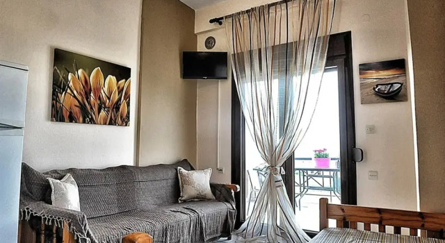 A Wonderful Small Apartment for 4 Very Close to a Great Beach, Book Apartment  