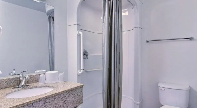 Четырёхместный номер Standard Motel 6-Austin, TX - North