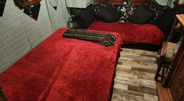 Room in House - 2 Floors 2 Bedrooms Near Central Station, Забронировать Отель Borgerhout Антверпен, рядом с Metro Sport