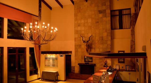 Gooderson Drakensberg Gardens Golf & Spa Resort, Забронировать Курортный отель Отели Дракенсберг-Гардена с бассейном, Бассейн
