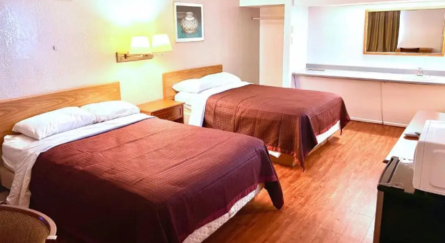 Четырёхместный номер Standard Thunderbird Motel Hillsboro