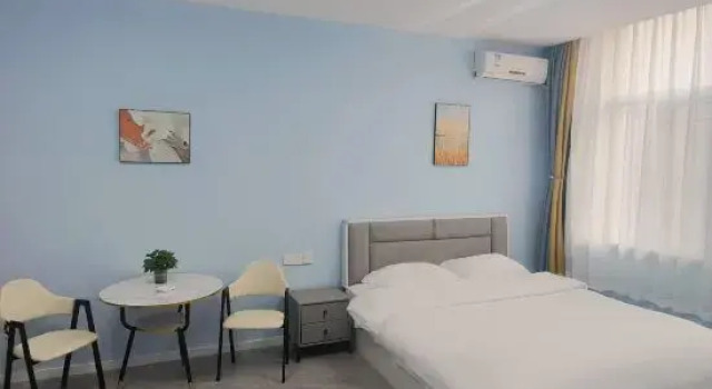 Qingyuan Xiaozhan Homestay (Ice and Snow World Store)