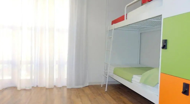 Кровать в общем номере Urban Youth Hostel