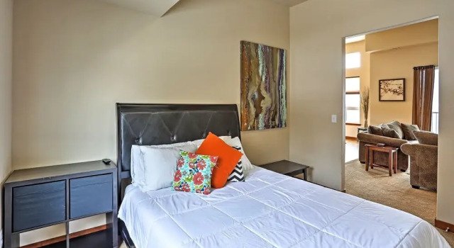 Breezy Lake Chelan Condo w/ Pool & Hot Tub Access!, Boek Appartement Manson Lake Chelan