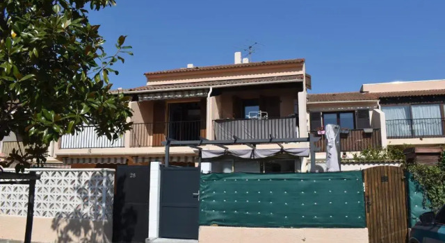 Embarquement pour 4 personnes près du port et des plages