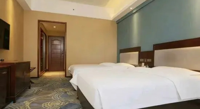 Люкс Yining Yili Huacheng Grand Hotel (People's Square)