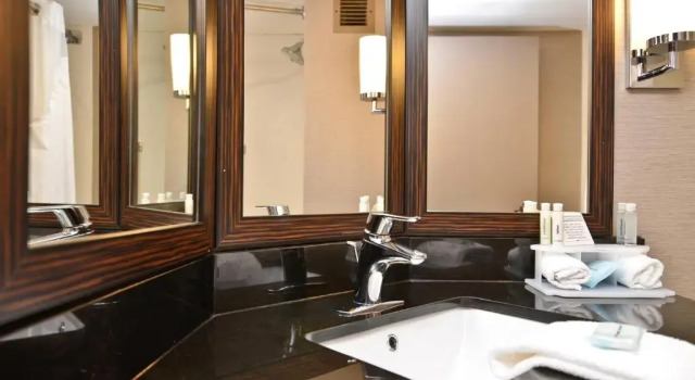 Run of House Holiday Inn Express Burlington by IHG