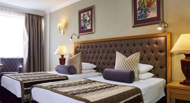 Classic Twin room with pool view Mövenpick Hotel Windhoek
