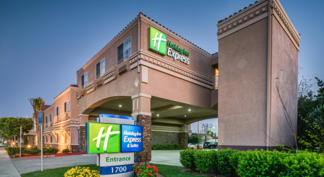 Holiday Inn Express & Suites Santa Clara by IHG