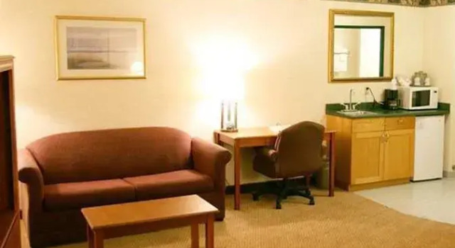 Hampton Inn & Suites Crescent Cty, Забронировать Отель Кресент-Сити California North Coast, рядом с Пирс B Street