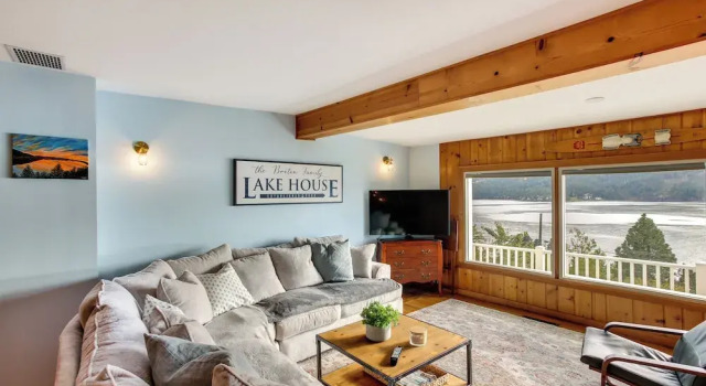 Harrison Getaway w/ Deck & Lake Views!, Reserva ahora Hotel Harrison Idaho