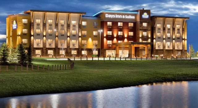 Четырёхместный люкс c 1 комнатой Fairfield Inn & Suites by Marriott Airdrie