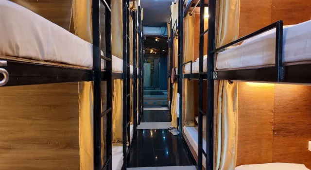 Кровать в общем номере Hangover Hostel Patong