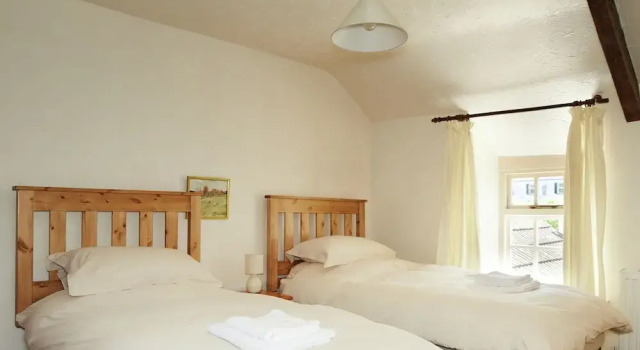 Historic Holiday Home in Llangynidr With Private Garden, Забронировать Дом для отпуска Виллы Сноудония, Вилла