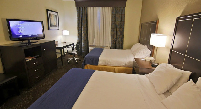 Четырёхместный номер Standard Hampton Inn & Suites Cathedral City