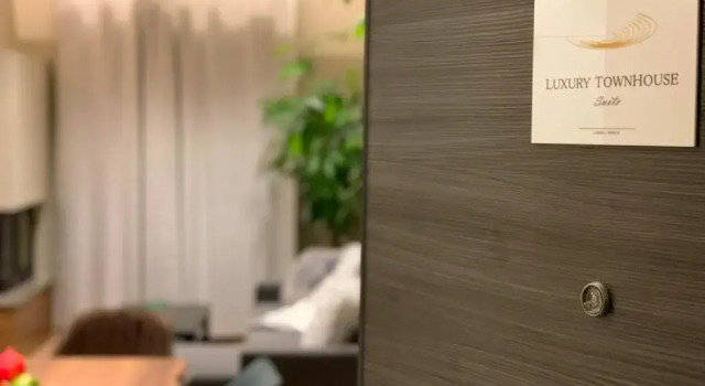 Апартаменты Luxury Townhouse Suite