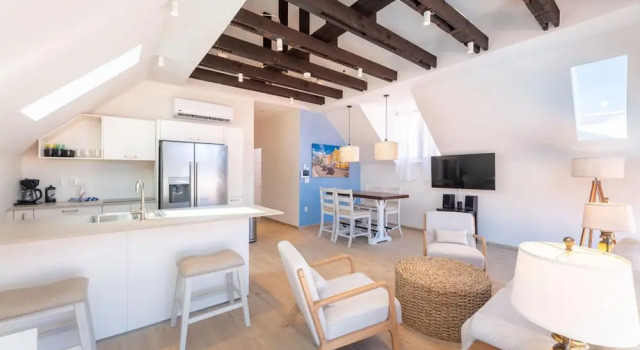 Коттедж Historic Heartbeat 2BR Townhouse in Central Bliss