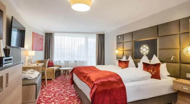 Двухместный номер Classic Hotel Norica - Thermenhotels Gastein mit dem Bademantel direkt in die Therme