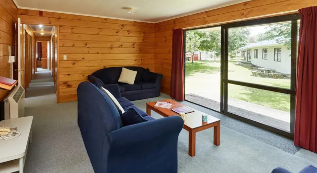 Campus Summer Stays - Massey Manawatu, Rezerwuj Hotel Hotele w Auckland Region z parkingiem, Parking