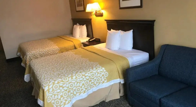 Четырёхместный номер Deluxe Days Inn & Suites by Wyndham Tucker/Northlake