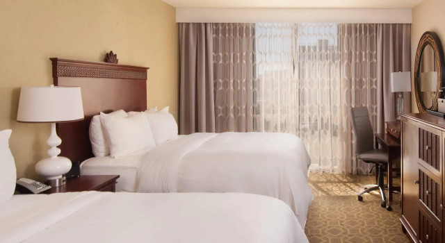 Четырёхместный номер Standard Charleston Marriott