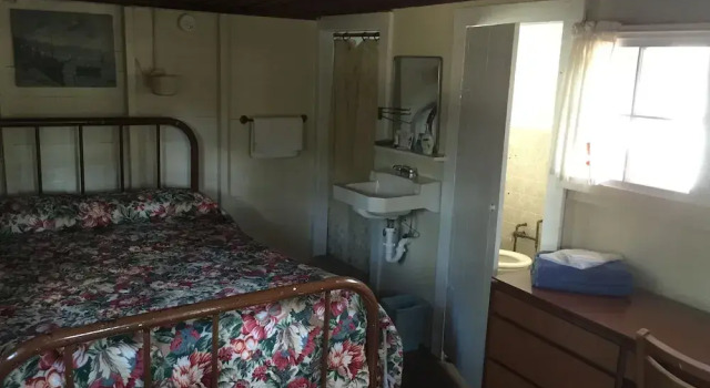 Savoie's Lodging, Rezerwuj Hotel Hotele i noclegi w East Andover, Hotel