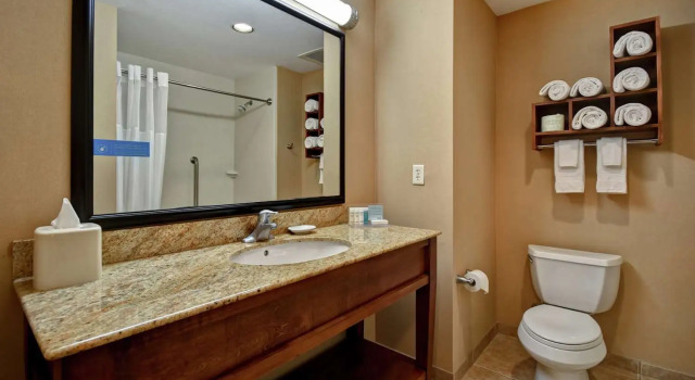 Четырёхместная студия Hampton Inn & Suites Folsom
