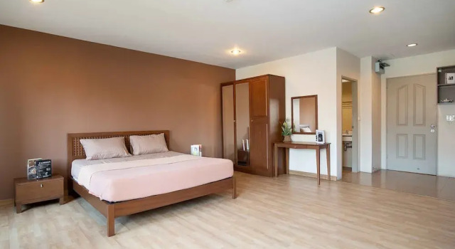 Полулюкс с балконом и с видом на город 181 Ekkamai Apartment