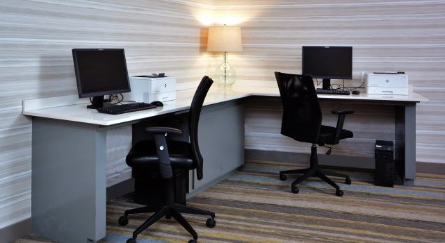 Holiday Inn Raleigh Durham Airport by IHG, Забронировать Отель Моррисвилл Raleigh-Durham Metropolitan Area
