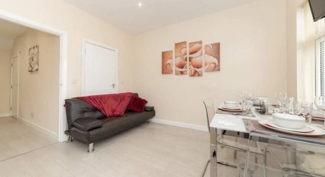 Homely Spaces Large 2-bed Apartment in Bedford, Varaa Huoneisto Asunnot kohteessa Merseyside, Huoneisto