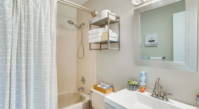 Коттедж Wellington Vacation Rental: Private Saltwater Pool