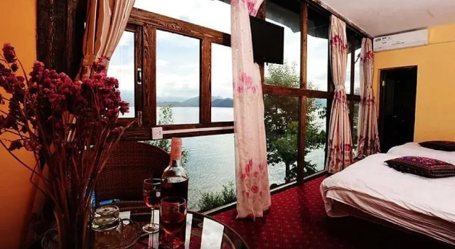 Lijiang Lugu Lake Nv'er Garden Hotel, Prenota Hotel Hotel a Lijiang con parcheggio, Parcheggio