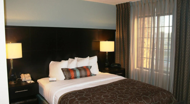 Номер Standard Staybridge Suites Woodland Hills by IHG