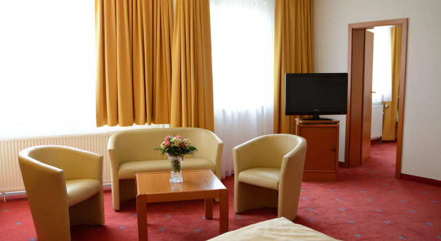 Трёхместный номер Standard AVALON Hotelpark Königshof