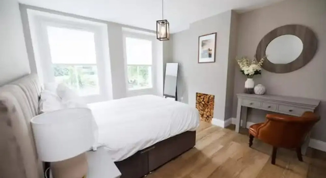 Stylish 3-bed Apartment in the Heritage Quarter, Забронировать Апартаменты/квартира Данфермлин Файф, рядом с Музей «Место рождения Эндрю Карнеги»