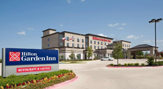 Кровать в общем номере Hilton Garden Inn Ft Worth Alliance Airport