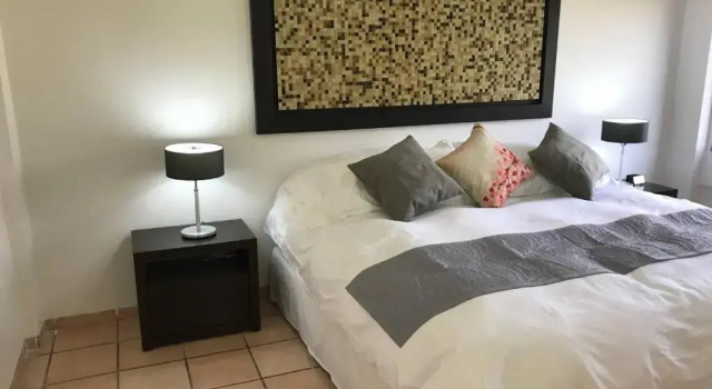 Suite Perfecta Cercana al centro Av Zaragoza S5, Prenota Hotel Hotel a El Bajio con parcheggio, Parcheggio