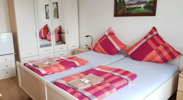 Ferienunterkunft - Am Stadtgarten, Boek Hotel Saarlouis Saarland