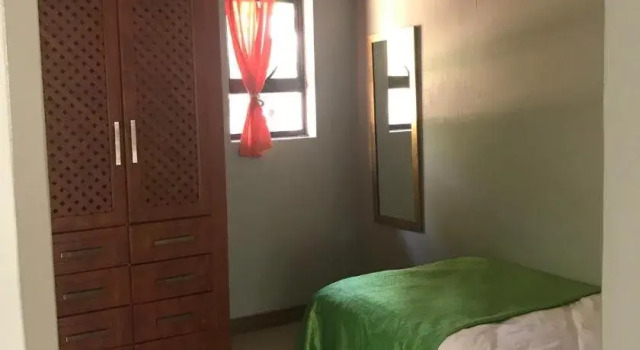 Aramesh Luxury Guesthouse, Boek Hotel Midrand 
