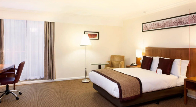 Номер Standard Crowne Plaza Heathrow